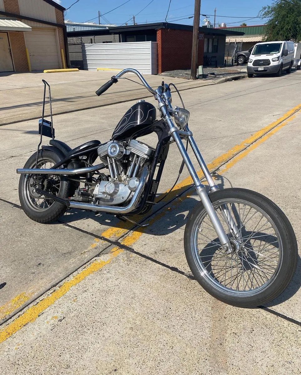 98 Sporty Chop ’98 Sportster Chopper Not sure who did the hardtail but it’s done right and I haven’t seen one like it. 03 frame with a 96 883 motor that has a 1200 kit. 10” over front end, 21
shovelhunter.com/index.php/prod…