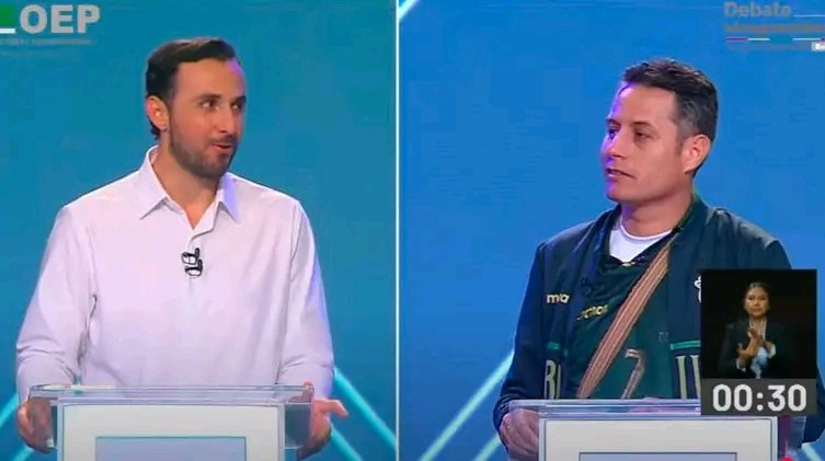 "Nunca discutas con un cerdo: tratará de arrastrarte al fango"... ¿Estamos en un debate sobre los tuits de Velasco o sobre propuestas para solucionar la crisis económica que azota los bolsillos de los bolivianos? ¡Que alguien le avise a Lara! ¡Es su único argumento!