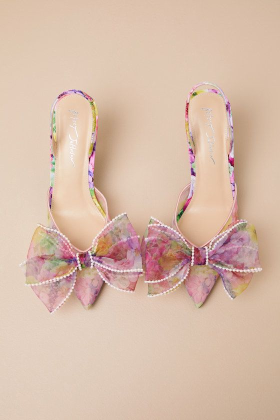 Who doesn't love a pop of color to mix things up? I mean come on... how beautiful are these shoes. Any bride or guest could rock these colorful creations down the aisle or on the dance floor! 

Pic creds: Lulus