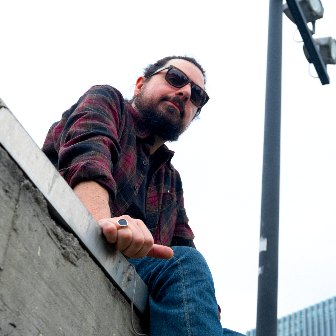 La ruta completa está por abrirse 🚗✨ Este viernes escucharán Carretera, mi nuevo EP con 5 canciones que son cada una un viaje. ¿Listos?

#BlancoNejo #Carretera #YoTeSigo