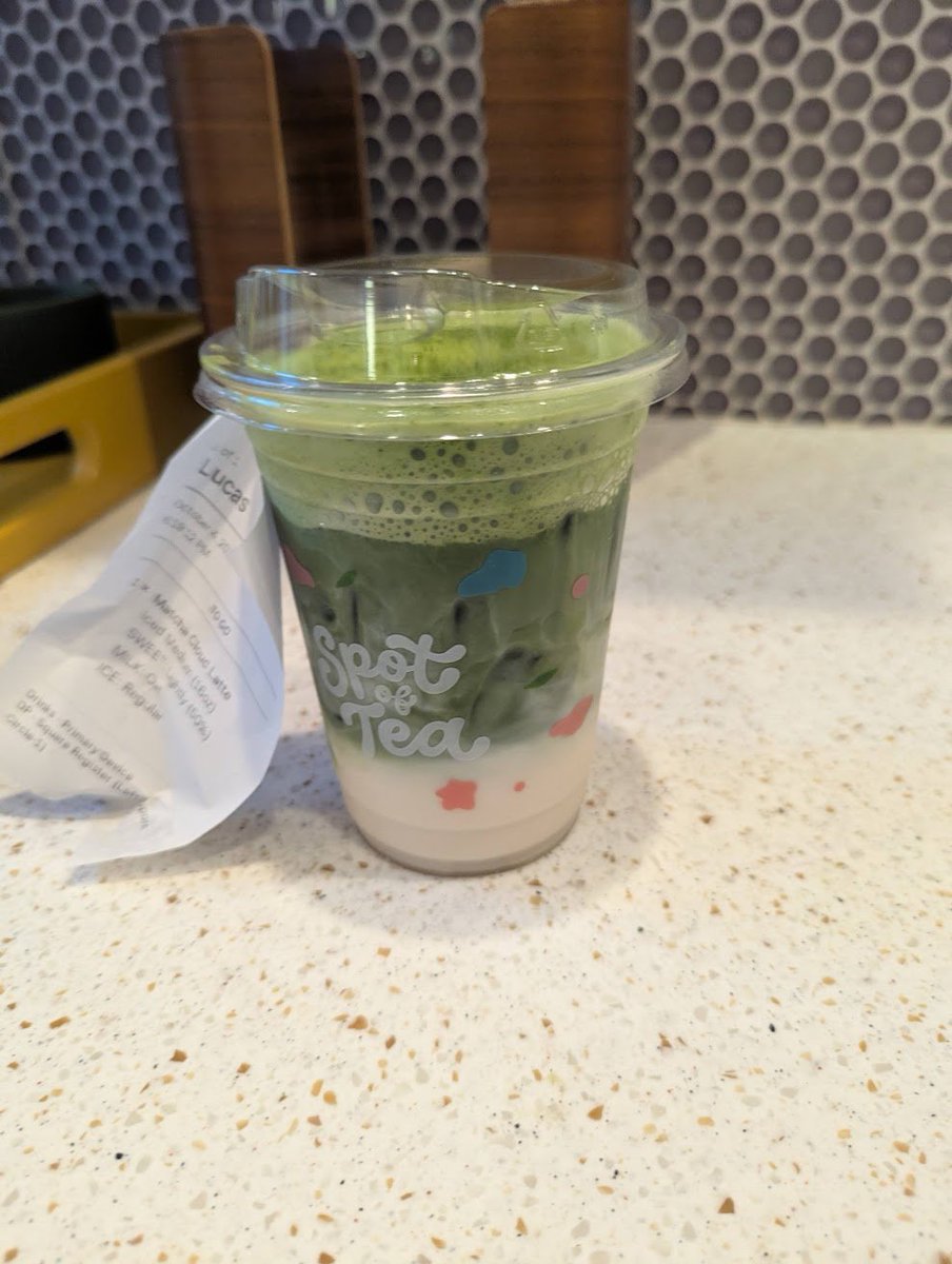 Who'd a thunk that I'd be able to make friends at the <a href="/dcfurmeet/">DC Fur Meet (DCFM)</a> 😊 (I had to get a matcha to celebrate) <a href="/KaceyTheBird/">Dr. Kacey 🎃</a> <a href="/Slothtastical/">Slothtastical</a> <a href="/howenewoh/">Howen</a>