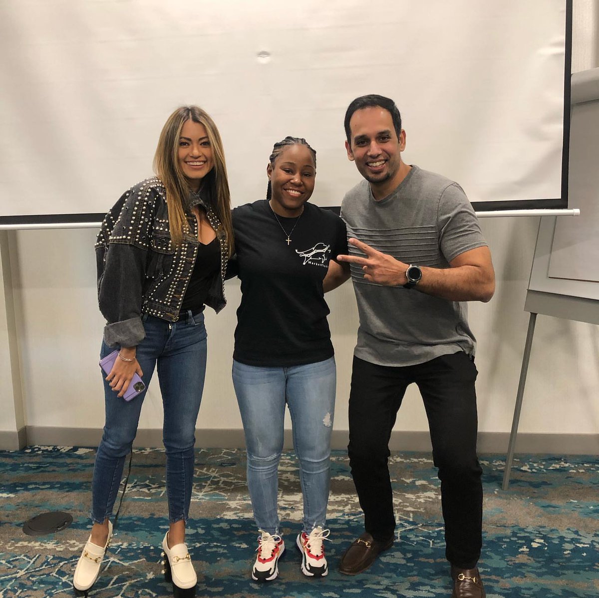 flipscrypt0's tweet image. You are the Net Worth of the people you surround yourself with. Industry GOATS. Witness the Level Up 🔥💻📱💵😎
#theforexfamily #theforexfamily🔥🔥🔥 #forexgoats #wicksdontlie #savagetrader #forex #femaletrader #femaletraders #femaletradersrock #forexmarkets #scalper #femalescalp
