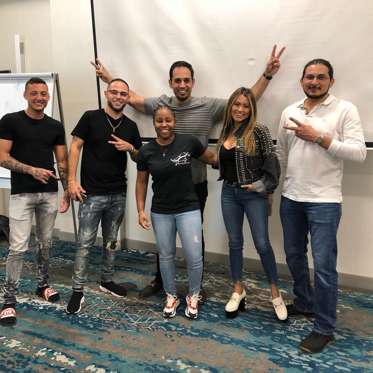 flipscrypt0's tweet image. You are the Net Worth of the people you surround yourself with. Industry GOATS. Witness the Level Up 🔥💻📱💵😎
#theforexfamily #theforexfamily🔥🔥🔥 #forexgoats #wicksdontlie #savagetrader #forex #femaletrader #femaletraders #femaletradersrock #forexmarkets #scalper #femalescalp