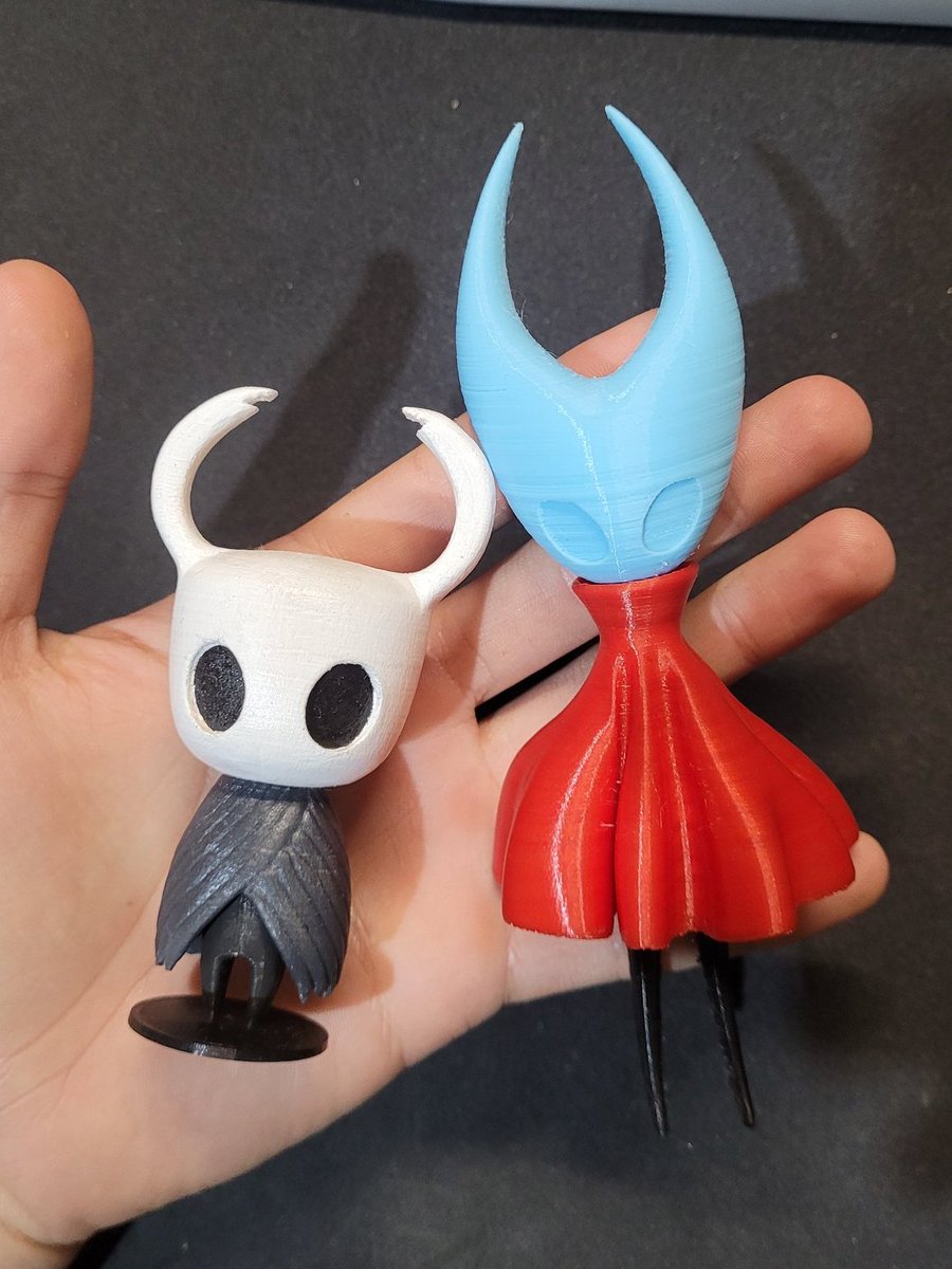 TheZenie's tweet photo. Imprimindo a Hornet e comparando com o Hollow knight que foi o primeiro boneco que imprimi em 3D a 3 anos

Tenho certeza que antes eu ia ralar pra imprimir essas perninhas finas kkkk mas agora aprendizado foi de primeira https://t.co/lCEiocF3wp