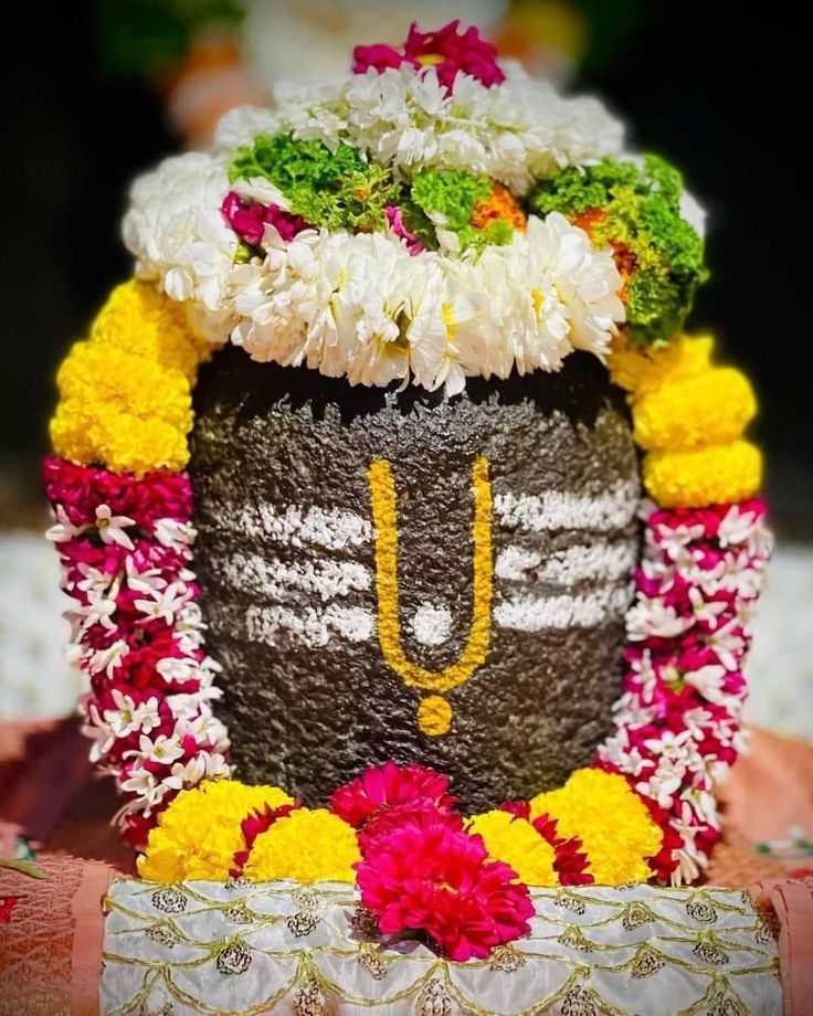 यहाँ कुछ लोग ऐसे भी मिलेंगे 
जो सिर्फ तुम्हारे सामने ही तुम्हारे होंगे!

🔱🕉️ जय महाकाल🪔🙏

#हर_हर_महादेव 🫶💕
#सुप्रभात 💐🌄