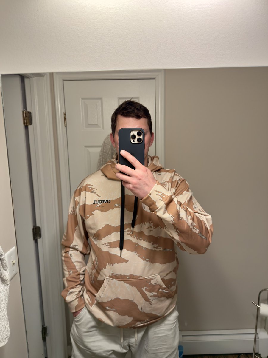 Best part of having your own clothing company? You want something you make it. Desert 🐅but with a twist, some of that 90’s vibe. 

ovrout.com/products/el-ti…