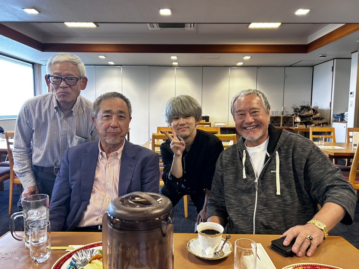 sho2317magic's tweet photo. 吉幾三さんが参加されてるゴルフコンペでお仕事でした

今日はキャバクラの周年でお仕事です
頑張ります https://t.co/6PJvzGXV2V