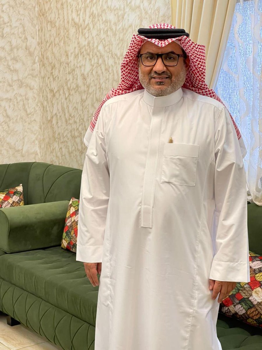 #يوم_المعلم_العالمي
يذكرني بقامة تربوية وبمعلمٍ قدير كان له الأثر الإيجابي في مسيرتي التعليمية عام ١٤٠٩ عندما أرسل عباراته التحفيزية التي عززت من قدراتي كطالب يستطيع أن يتميز،
إنه الأستاذ المتميز حسن إبراهيم آل مانع...
شكراً لك معلمي