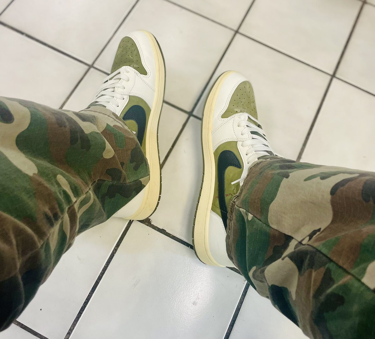 tito_kotd's tweet photo. 💐for #JBSV
#YouGood🧠📞📲
#kotd AJ1LowOG x Travis Scott
‘Reverse Olive/Medium Olive’
With 100s of shoes I usually go well over a year before I wear the same pair again but when I’m offered a great deal on a pair I went 0/100 on I just had to give em another wear https://t.co/zFvyvgvzRm