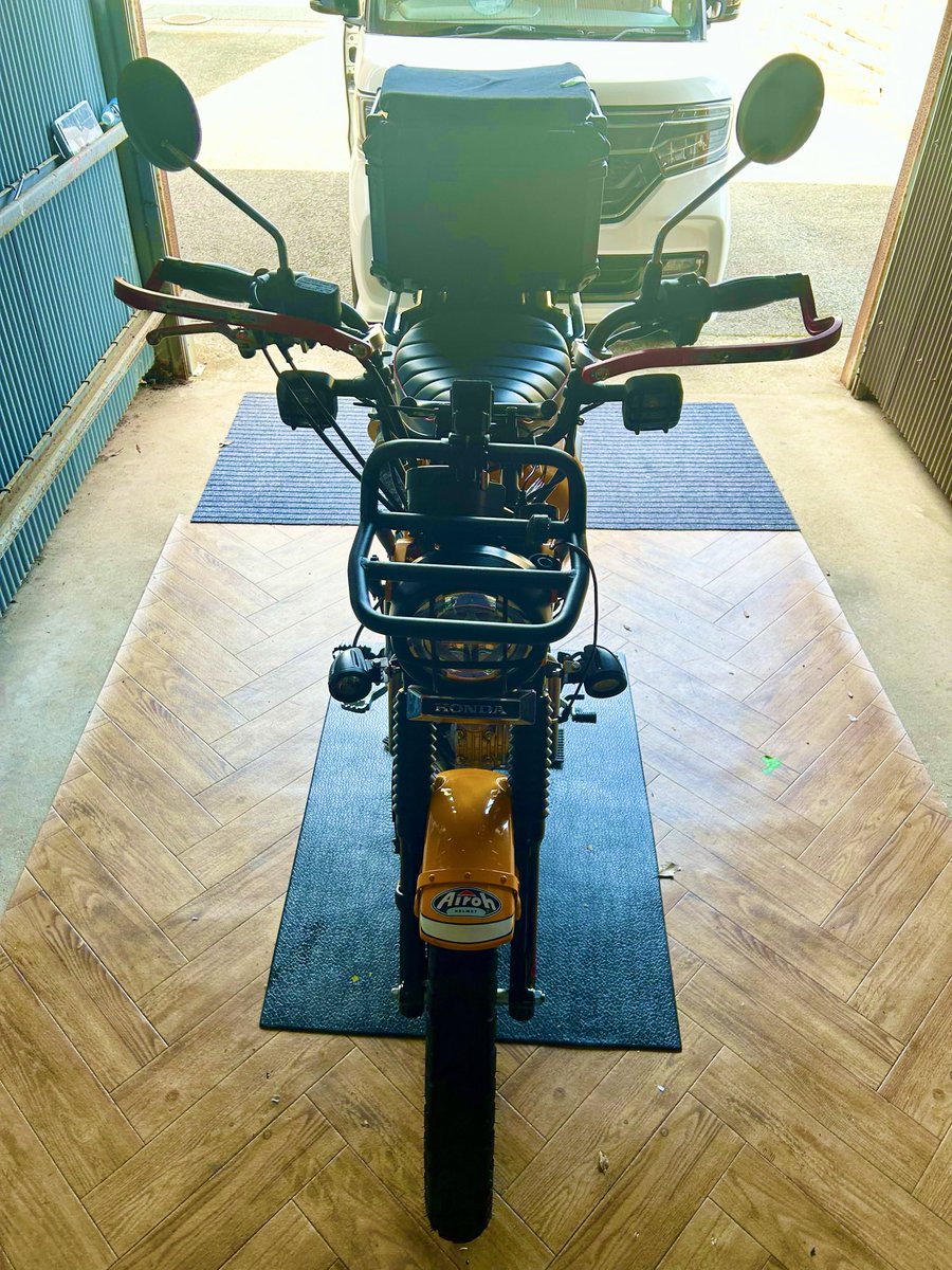 mw5ewSu4lDWKUt4's tweet image. ハンターカブにモタードに付けていたジータのハンドガード付いた👍ラッキー😁プロテクターは、色を塗ってから取付け〜

＃カブ主
＃ハンターカブ
#CT125
＃ツーリング