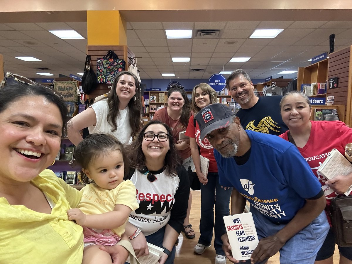 Welcome to Austin <a href="/rweingarten/">Randi Weingarten 🇺🇸 🖇️👩‍🎓📚</a> Thank you for your bold leadership and for always leading by example. Can’t wait to read your book:Why Fascists Fear Teachers.  Loved seeing <a href="/EdAustin_TX/">Education Austin</a> leadership. 

#1u  #PublicSchoolsProud #Hope #Organize #IdentifyEducateMobilize