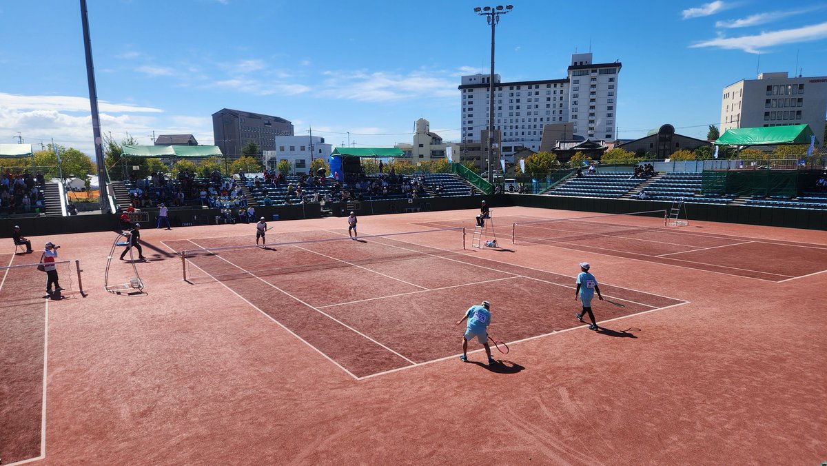 #わたSHIGA輝く国スポ2025

🔵少年男子
準決勝
1コート
愛知県-香川県
石川・鳴海-山本・笹川
塚本-木原
長濱・稲葉-亀安・関口

3コート
宮城県-千葉県
水木・松田-舘田・竹之内
根津-手塚
白井・千田-道祖土・中原

#ソフトテニス
#滋賀県
#長浜市