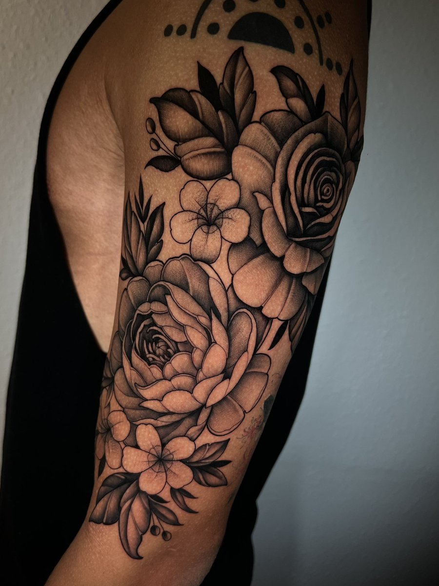 stopdotcom's tweet image. I’m guest spotting in Denver!!! October 27th-30th I’ll be working at Wolf &amp;amp; Goat. I have a few slots left! Shoot me an email if you’re interested: alisakislychtattoos@gmail.com 🖤✨