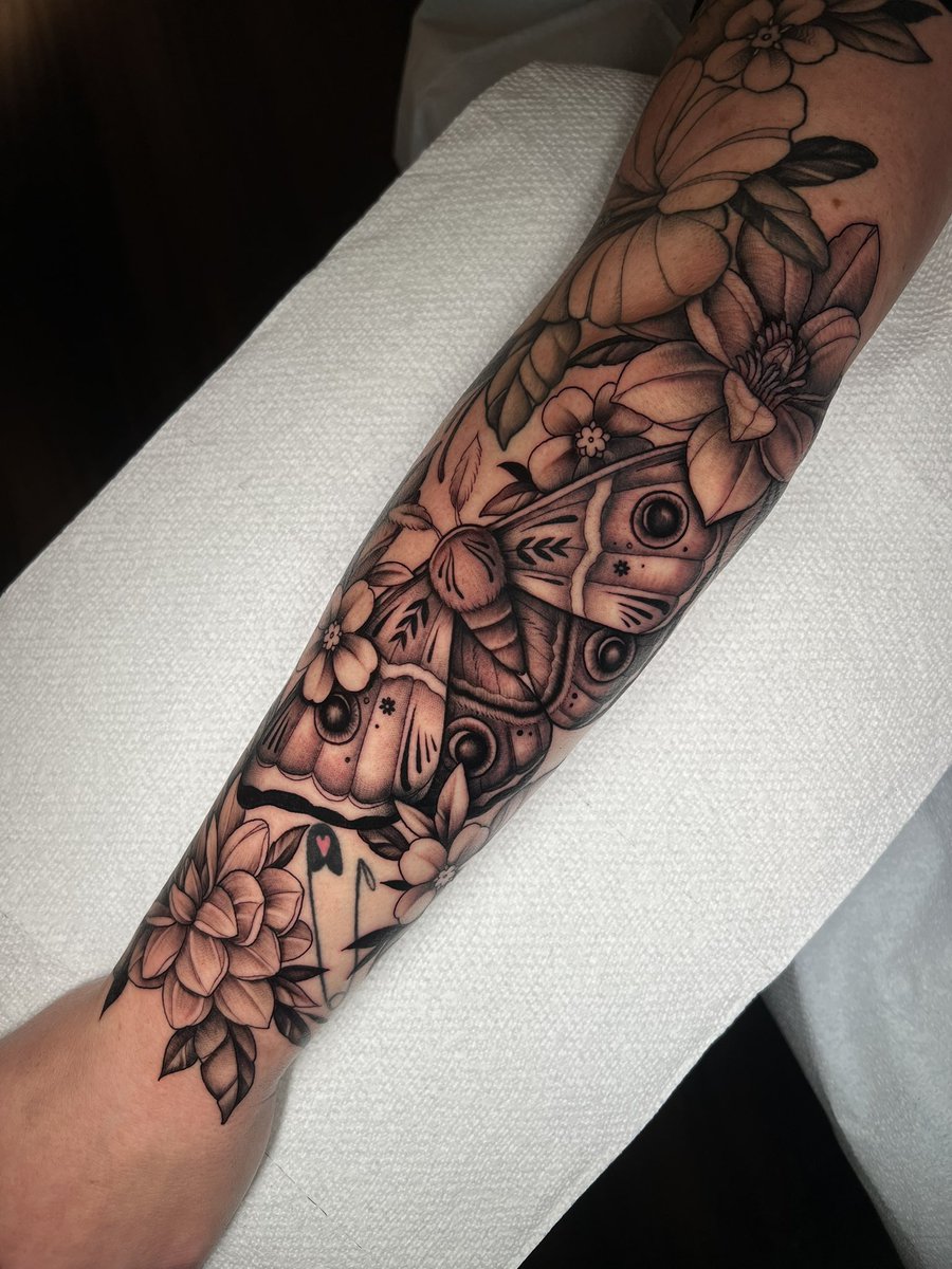 stopdotcom's tweet image. I’m guest spotting in Denver!!! October 27th-30th I’ll be working at Wolf &amp;amp; Goat. I have a few slots left! Shoot me an email if you’re interested: alisakislychtattoos@gmail.com 🖤✨