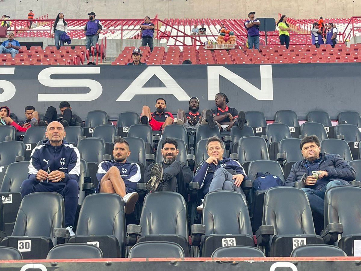 MarcoDominguezN's tweet photo. EL LOCO Y EL TATO
El entrenador de los #Xolos y el presidente deportivo de los #Rayados vieron juntos el juego de los equipos Sub 21, previo al estelar por la jornada 12 del torneo Apertura 2025. https://t.co/RYMokOXw4e
