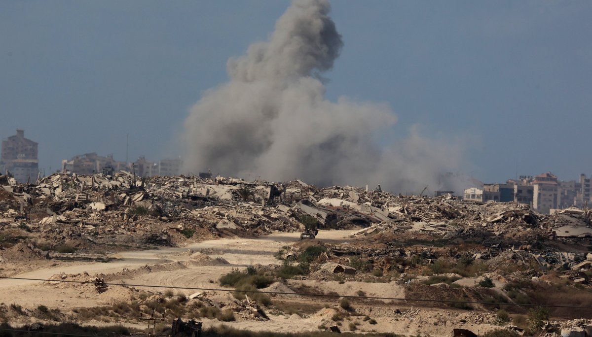 ChinaDaily's tweet image. Israeli Prime Minister #BenjaminNetanyahu ordered a high-level delegation to depart for indirect #talks with #Hamas in #Egypt on Monday, aimed at halting the #Gaza war, his office said in a statement on Sunday. #Israel bit.ly/4nCdIHS