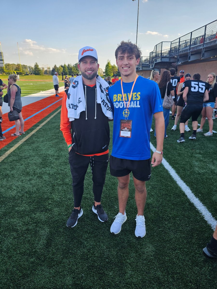andrew_balas9's tweet image. Thank you to @CoachVThomas for inviting me to @OhioNorthernFB Homecoming game. Had some great talks with @_JackGammon and @Coach_Fries. Can&apos;t wait to be back!!
@Kstaff07 
@j_kelley7 
@OHSBravesFB