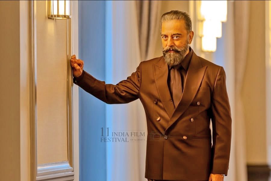 The India Film Festival of Alberta proudly presents the First "Golden Beaver Award" to Padma Bhushan Dr. #KamalHaasan for his outstanding achievements in Indian cinema.

We are proud to present the First Golden Beaver Award — a symbol of creativity and resilience❤️ 

#IFFA