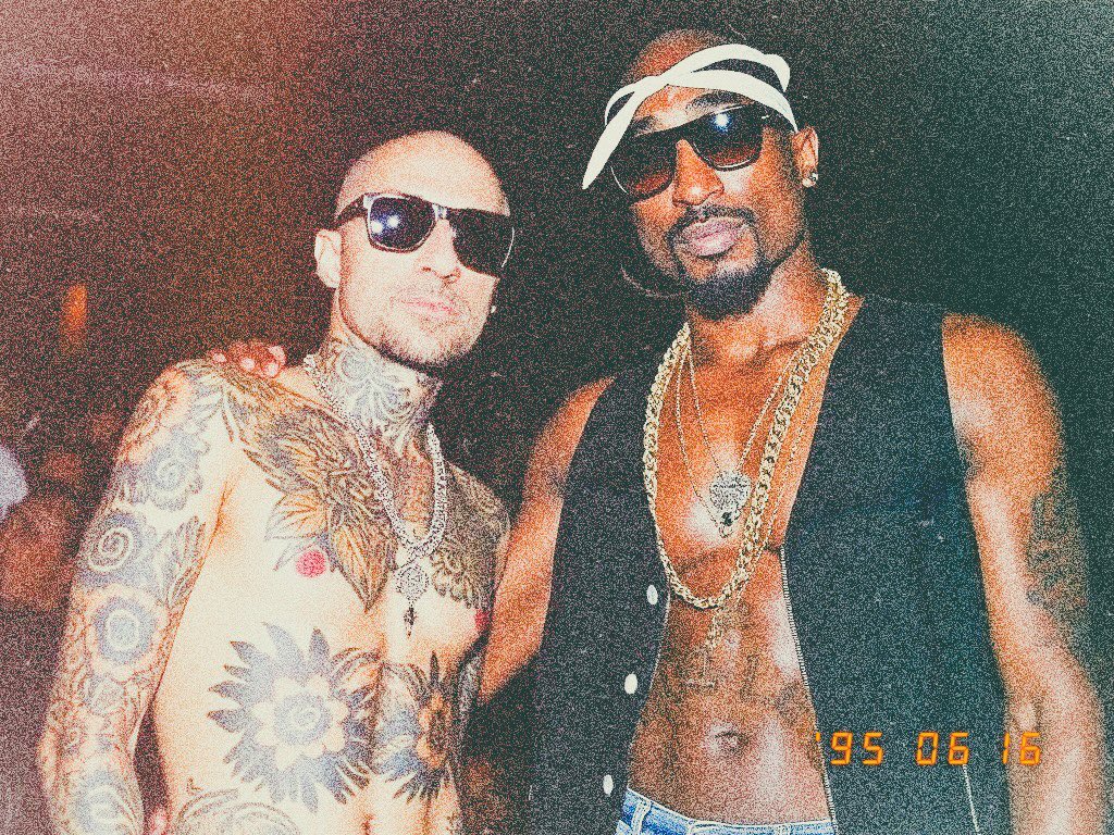 Unkonfined tweet media