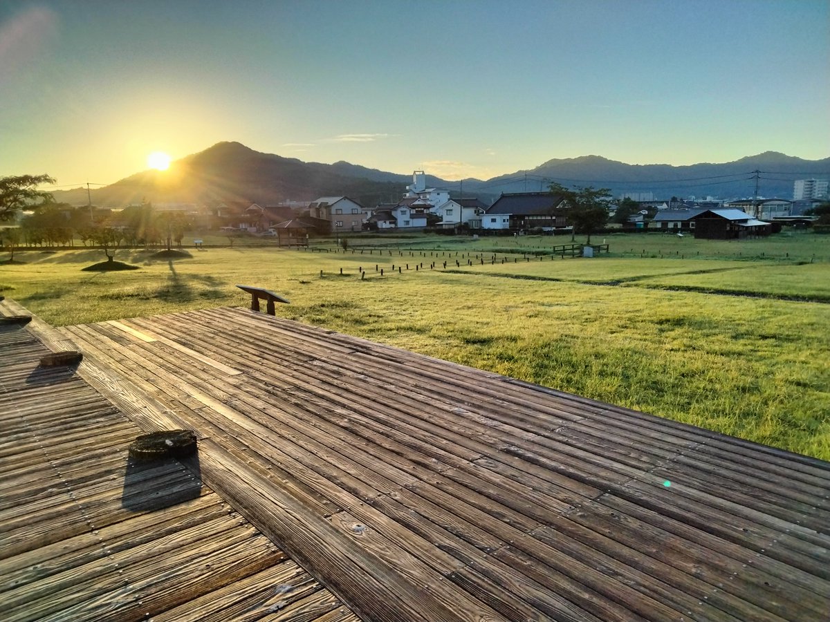 今朝日の出にあわせて気功と太極拳を軽く、昨日台湾の師姐から
空気のキレイな場所で
帯状疱疹の完治ため
→安芸国分寺に隣接する公園（元々大勢の修行僧の修行寺院等があった）で
そして寺でヒバゴンクラファン成功の祈願！
毎日気功と祈願を！
閻魔堂にはオーブ飛びまくり笑笑