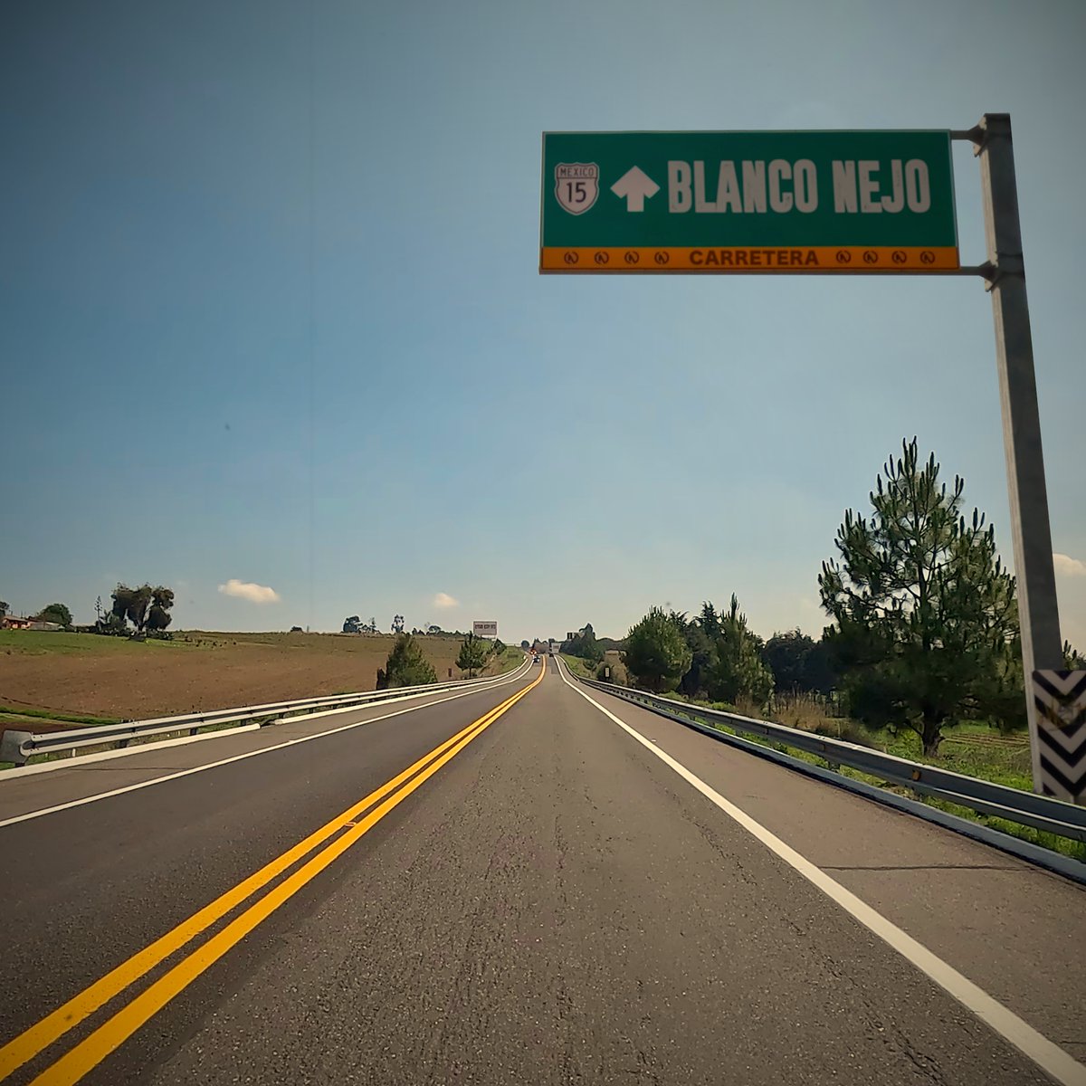 El viaje apenas empieza. Este viernes estreno ‘Yo Te Sigo’ y todo el EP Carretera 🚗🔥

#BlancoNejo #Carretera #YoTeSigo