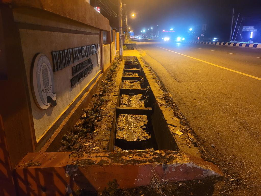 bettersidewalk1's tweet image. Malaysia's Beauty and The Beast

📍Teluk Intan, Perak