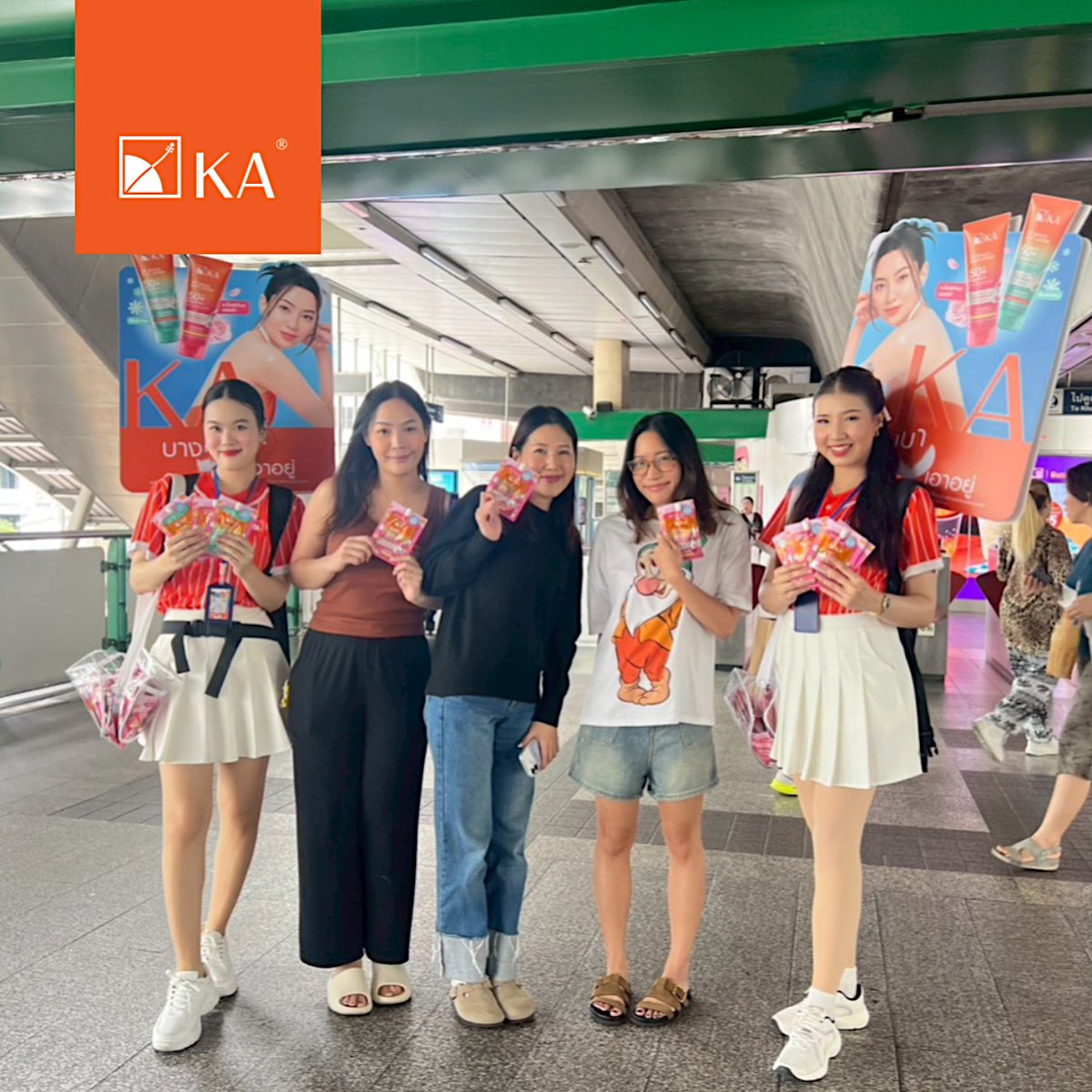 KA แจกฟรี KA UV SHIELD SOFT LOTION SPF 50+ PA++++ 
ไหนใครเจอบ้าง บอกแอดมินหน่อยยยยย อย่าลืมถ่ายรูปมาอวดกันนะ