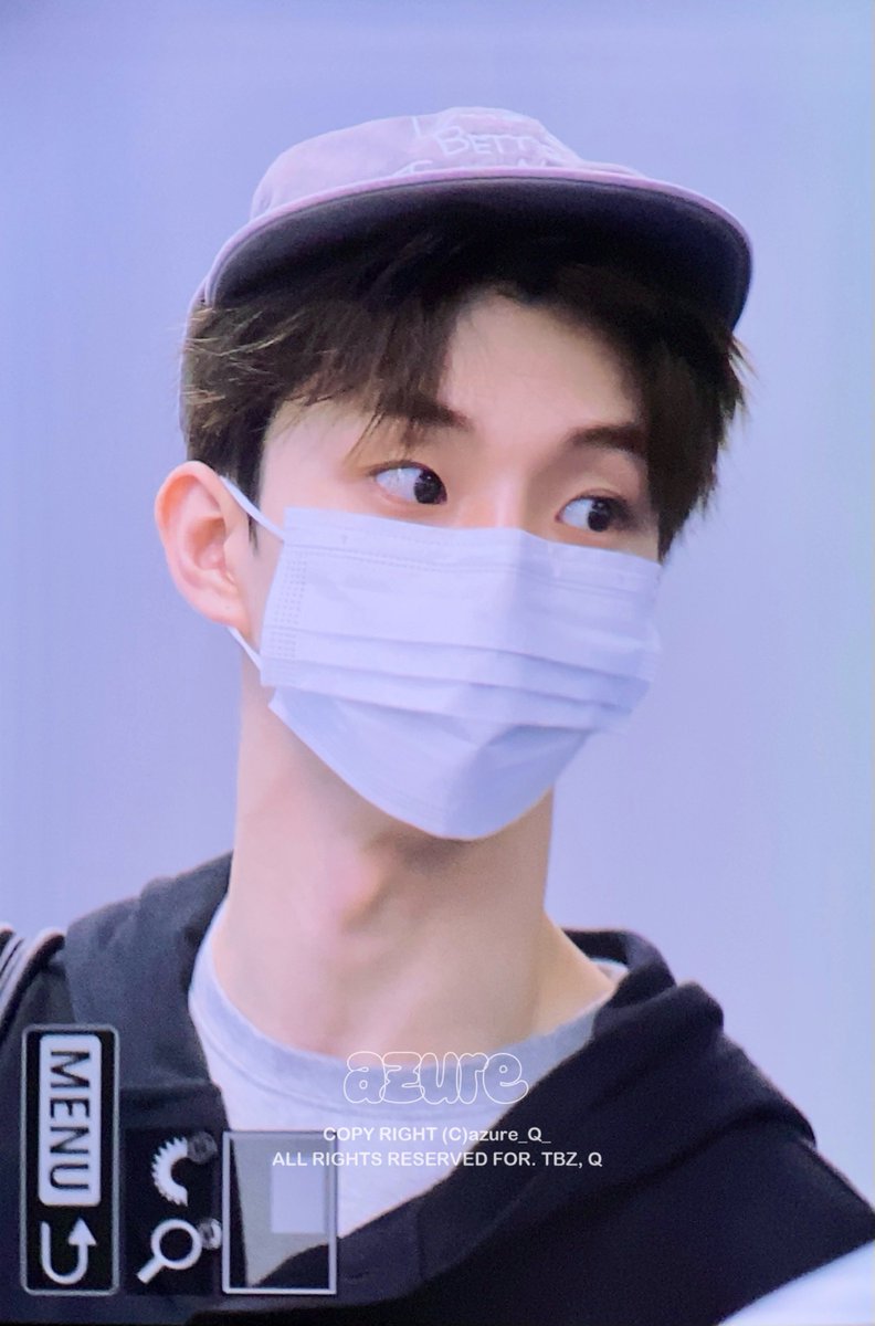 azure_Q_'s tweet photo. 251006 ✈️
#지창민 #큐 #Q #더보이즈 #THEBOYZ https://t.co/D2GnvECv8g