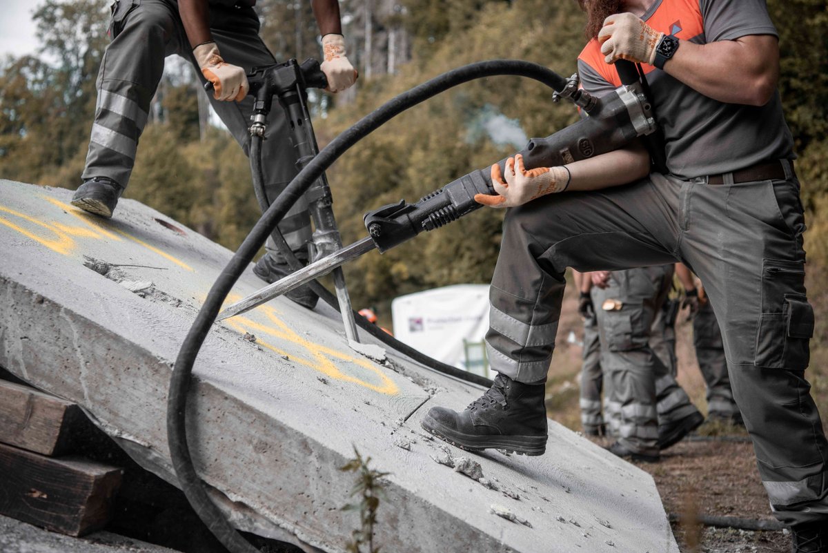 PCiVD's tweet image. La PCi-VD cherche constamment à renforcer les compétences de sa milice.

Récemment, la panoplie des pionniers a été étoffée d'une nouvelle technique afin d'améliorer l'efficacité et la sécurité durant un sauvetage d'urgence.

Pour en savoir plus: protectioncivile-vd.ch/sauvetage-dans…

📸 DCT