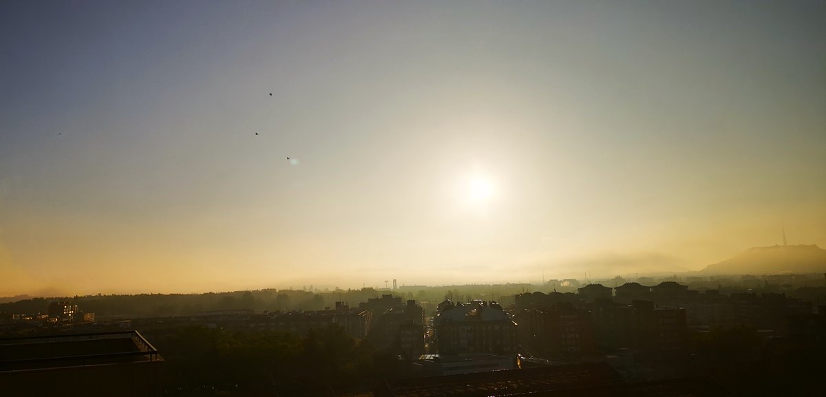 ¿Estás vivo? La ciudad amanece llovida por un polvo tan denso... laacequia.blogspot.com/2025/10/estas-…