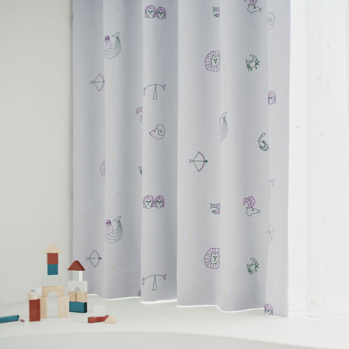 ドレープカーテン1枚　星座　光る unico cee8d2dfd57814a80304387290847d