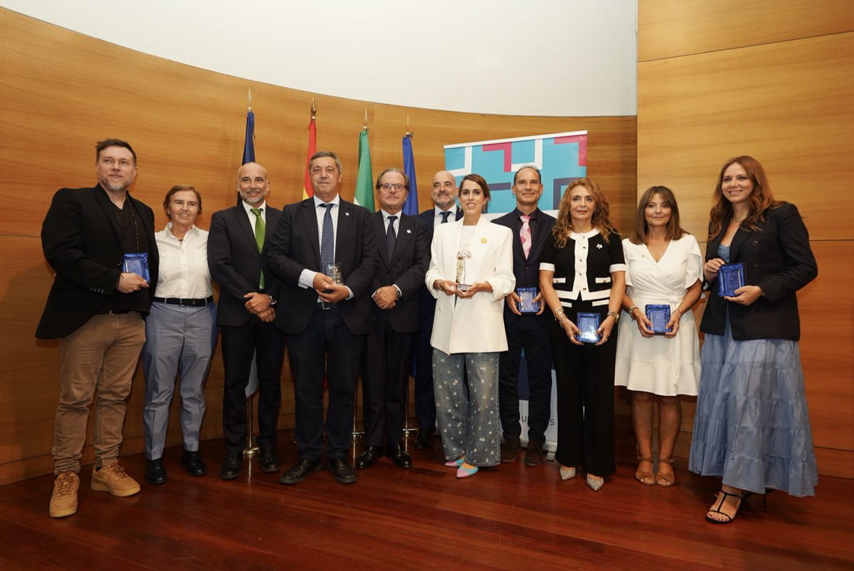 🎉 Desde la #FGUMA queremos felicitar a nuestra subdirectora Macarena Parrado, que el viernes fue nombrada Alumni de Honor en la entrega de distinciones de <a href="/AlumniUMA/">Antiguos Alumnos de la Universidad de Málaga</a> 👏 ¡Enhorabuena! 

fguma.es/alumni-uma-ent…