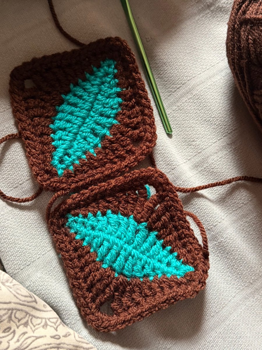 Hope everyone has a good day 😊

I'm going to spend the rest of the day deciding whether to use the turquoise or the variegated yarn to make a leafy crochet scarf, I love both colours 🍂   

dwcrochetpatterns.etsy.com

#MHHSBD #craftbizparty #UKMakers #MondayMotivation