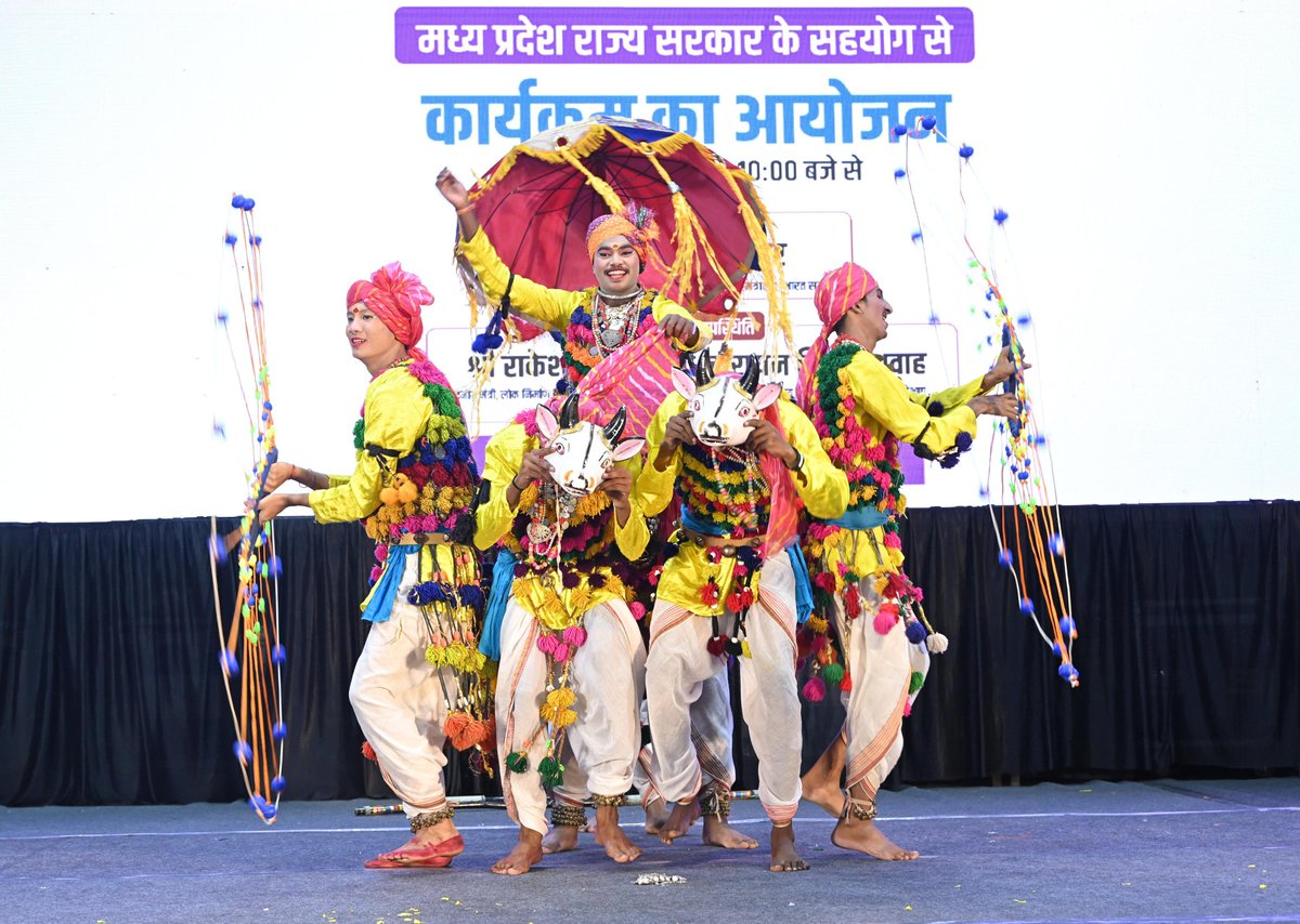 MPRakeshSingh's tweet image. आज अंतर्राष्ट्रीय वृद्धजन दिवस पर जबलपुर के मानस भवन में आयोजित &apos;राज्य स्तरीय वृद्धजन सम्मान समारोह&apos; में केन्द्रीय मंत्री माननीय श्री @Drvirendrakum13  जी के साथ सम्मिलित हुआ। 

आयोजन में वृद्धजनों का सम्मान उनके संस्कार पोषण के प्रति हमारी कृतज्ञता है। युवा और वृद्ध पढ़ियों के…