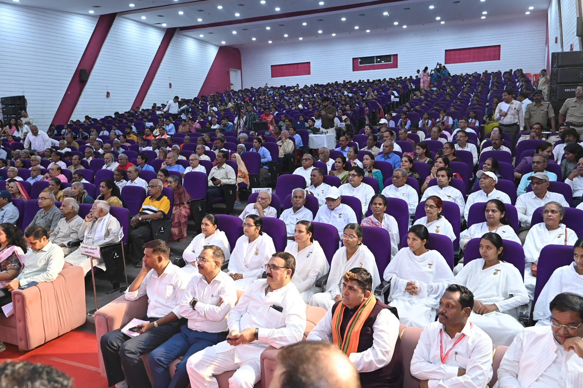 MPRakeshSingh's tweet image. आज अंतर्राष्ट्रीय वृद्धजन दिवस पर जबलपुर के मानस भवन में आयोजित &apos;राज्य स्तरीय वृद्धजन सम्मान समारोह&apos; में केन्द्रीय मंत्री माननीय श्री @Drvirendrakum13  जी के साथ सम्मिलित हुआ। 

आयोजन में वृद्धजनों का सम्मान उनके संस्कार पोषण के प्रति हमारी कृतज्ञता है। युवा और वृद्ध पढ़ियों के…
