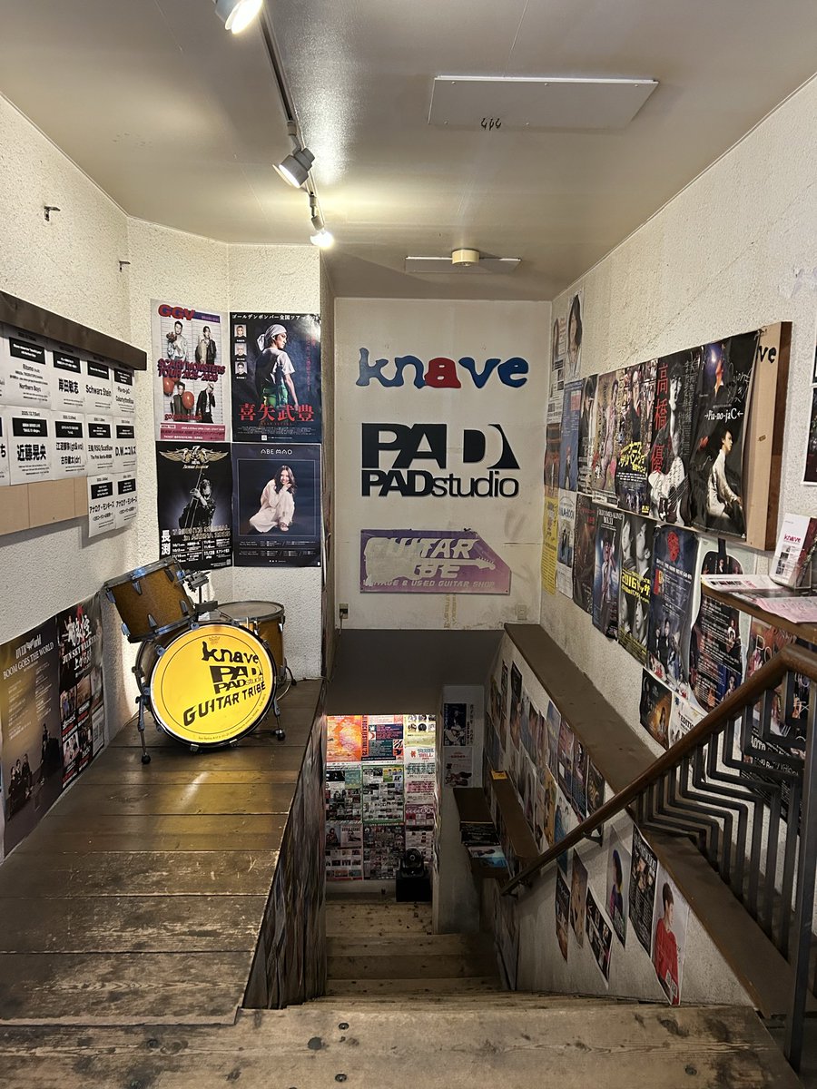 初日、南堀江knave。素敵な楽曲ばかりだった。古株の私はsmokeにおおっと唸った。新曲もいい。程よい熱量が会場を包んで、楽しめた。FCイベントが凄かった。3時間以上。裏話、結成当事の話は貴重だし、メンバーみんなが歯を食い縛っていた時と自分の当時の想いが交差してなんか腑に落ちた。 #dw25