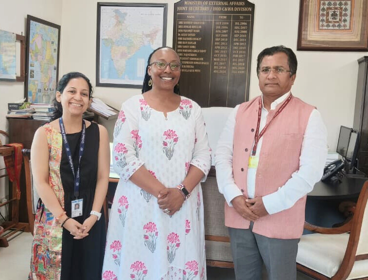 Progress powered by South-South partnerships!

<a href="/UNDP_India/">UNDP India</a>’s Resident Rep, <a href="/angelalusigi/">angela lusigi</a> met Ambassador, Mude Sevala Naik, Additional Secretary, Central &amp; West Africa Division, <a href="/MEAIndia/">Randhir Jaiswal</a>, to explore collaboration on:
🌾 Agriculture &amp; food systems
🏥 Health infrastructure
📚