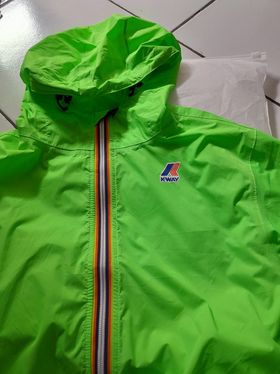 ComeOnYouOrens's tweet image. Mendarat mulus nih jacket, keren abis! #kway #footballcasuals