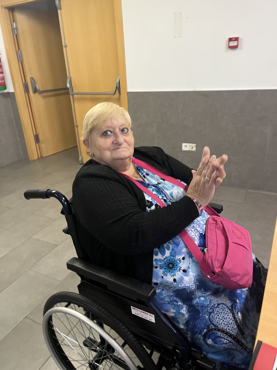 Hemos celebrado el Día de la Sonrisa como debía ser, riendo.
No hay día que no lo hagamos y hoy no iba a ser menos.
😄😄

#ResidenciasClece