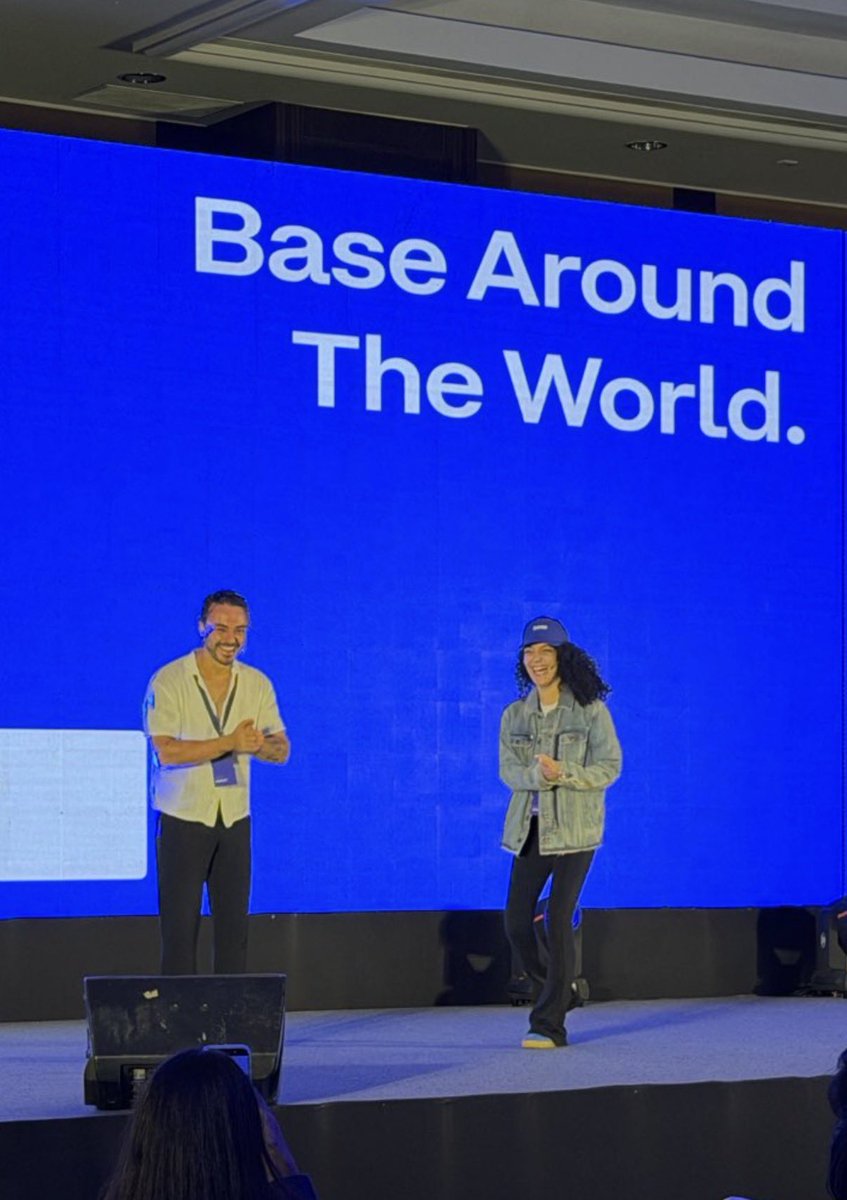 Base 团队在印度登台，背景为 'Base Around The World' 横幅