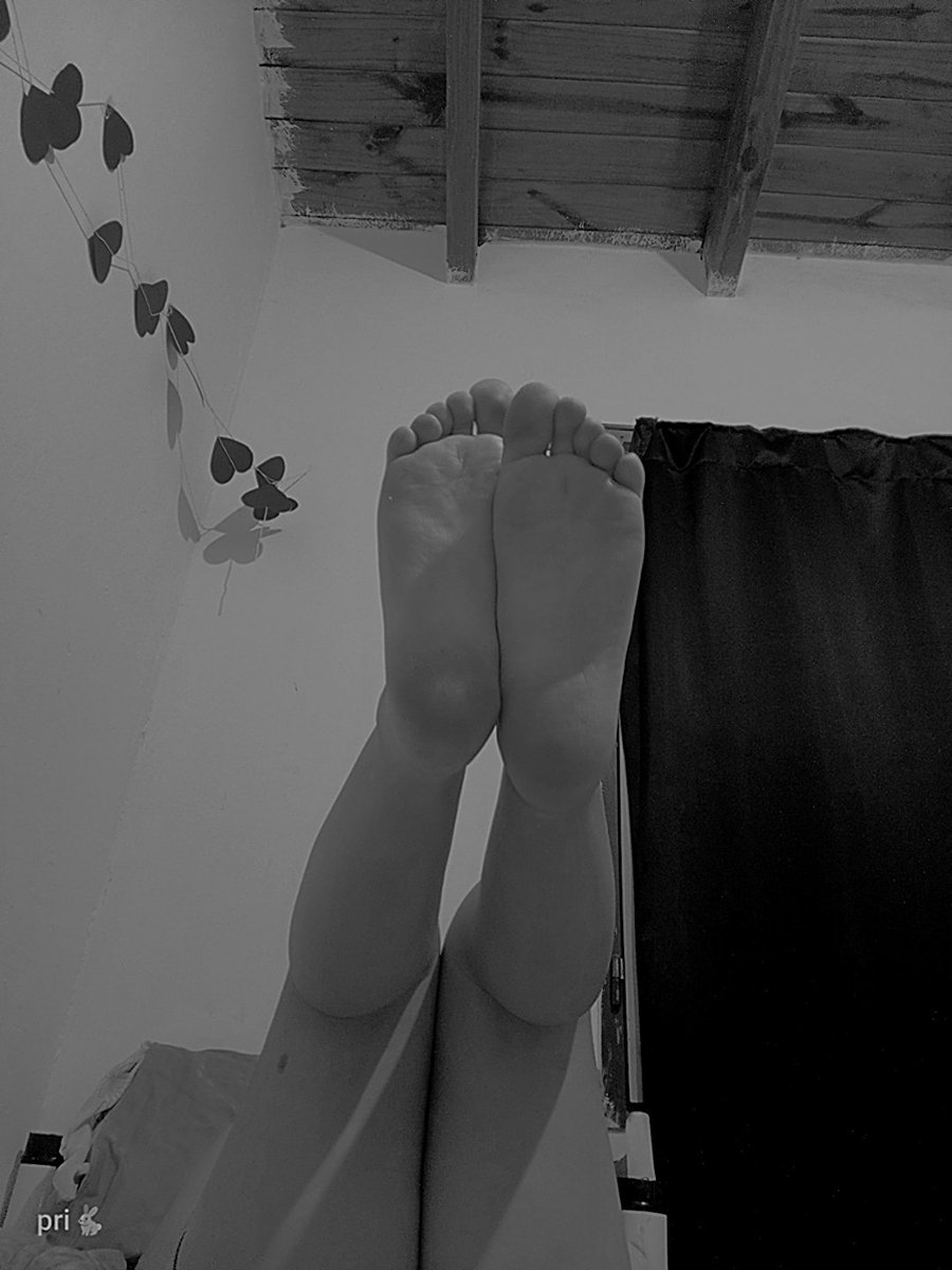 Priscila_Findom's tweet photo. #findom #femdom #sumisofinanciero #feet #argentina
Ven y gasta tú dinero con migo patético 💵😈 https://t.co/P0xCOJQY7K