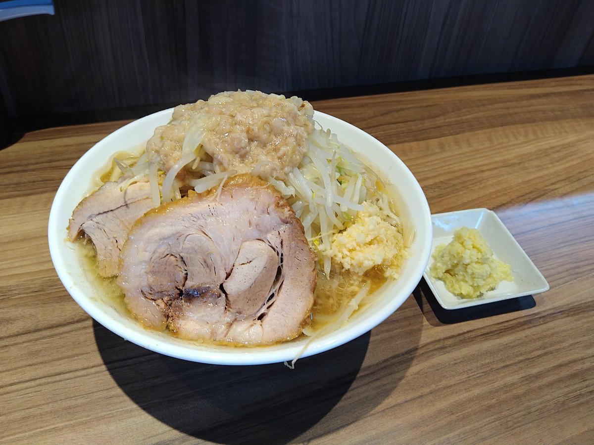 らーめん菊
15:00並びなし👭
小ラーメン(300g)塩変更しょうがトッピングニンニクヤサイアブラ🍜
ほうれん草が売り切れで残念(T^T)
だが今日も美味かった😋