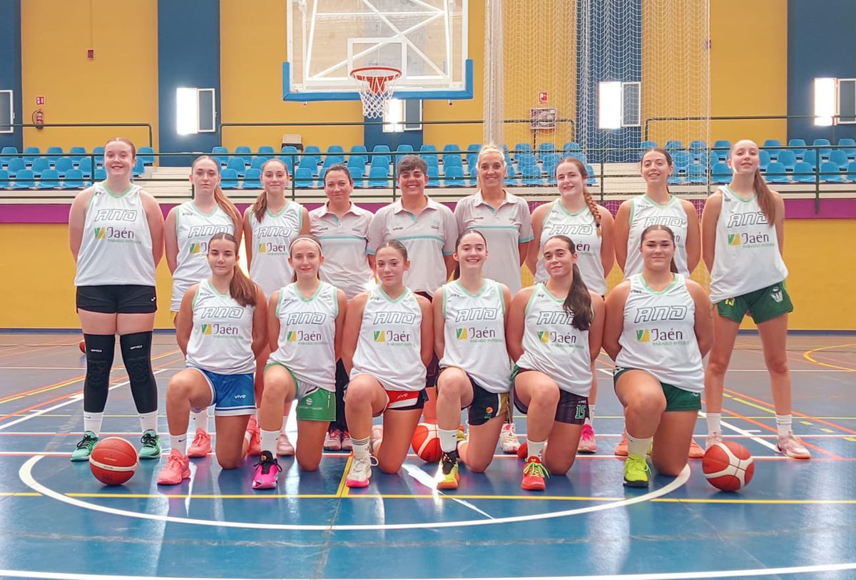 FABJaen's tweet photo. ✅Seguimos con los entrenamientos de preparación para los #A8 🏀
Agradecer a @CABLinares su disposición para la preparación de la selección cadete femenina. ⛹🏼‍♀️ 🙌🏻 
@dipujaen @jaenturismo 

#baloncestoandalucia https://t.co/ElM3xoZuPB