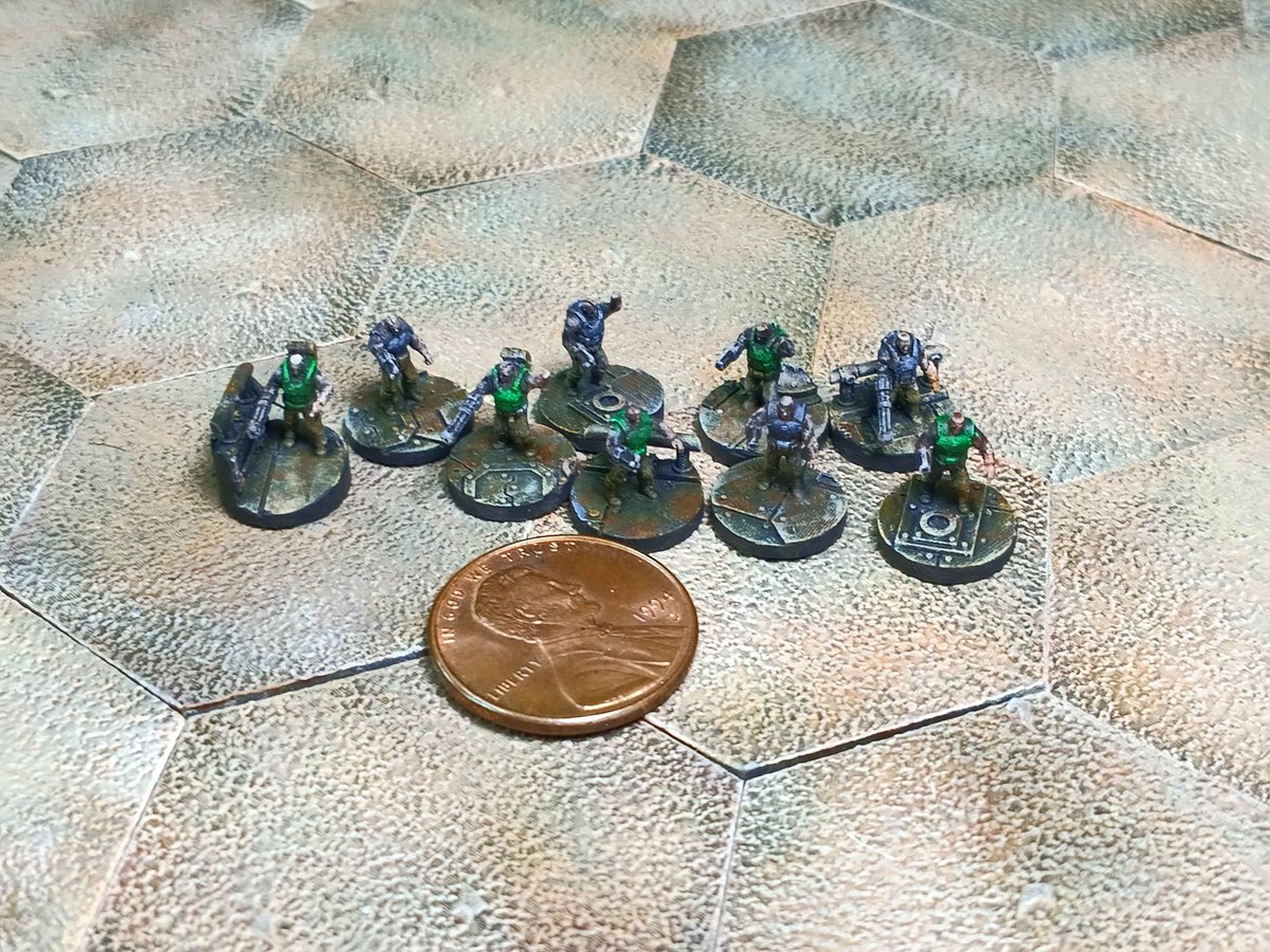 And Clown also did some remixes of my bases. Turned them into 10mm diameter bases for 8mm tall models.

STL's here: cults3d.com/en/design-coll…