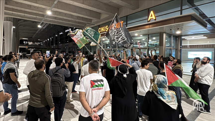 ✈️ Türkiye's efforts are ongoing for 14 Turkish citizens who remain in Israeli custody following the seizure of the Global Sumud Flotilla vessels, the Foreign Ministry announced 

📅 On Saturday, 36 other Turkish nationals, who had also been on the seized ships, were flown back