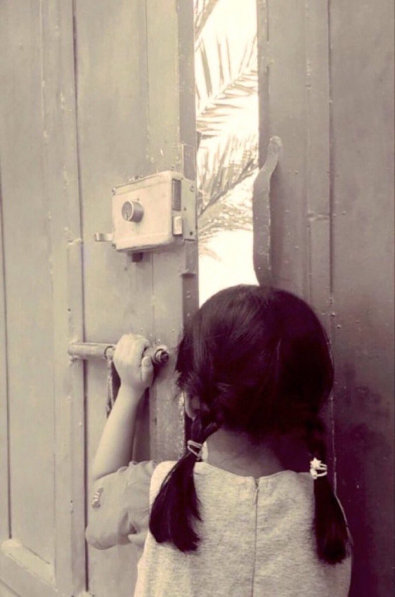 Roaa1445's tweet image. 🍃🍁

&quot; وَكأَنْنَا حِيِن نَلمَحهُم نَطِيِبُ &quot;.❤️

#جبر_الخواطر