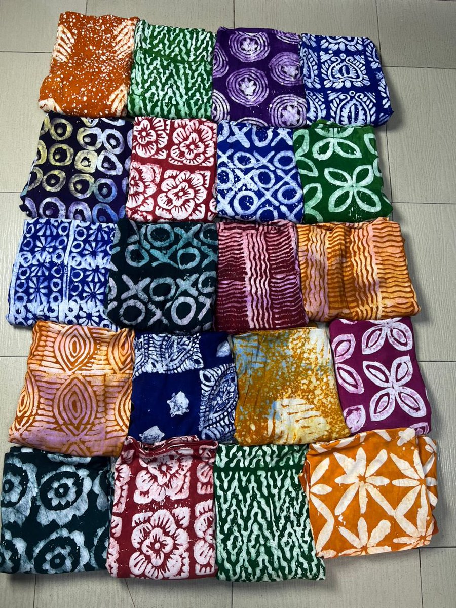 Good morning AdireLovers 
Colorful,Bright and  handcrafted Adire Crepe with ❤️.
💎 Perfect for all occasions

🏷️:15,000
📍 Abeokuta /Nationwide delivery 🚚 

Please kindly help RT 🙏