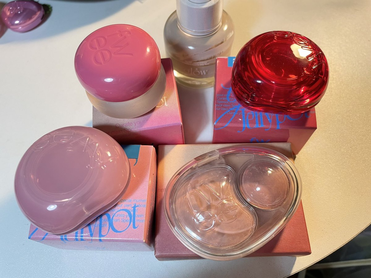konprodstuff's tweet photo. ⋆ ࣪. fwee jelly pot/pudding pot
สี skirt/rosy glaze/honeypeach
บลัชสี rosy talk
เหลือ 90%+ ทุกชิ้น 
หมดอายุ 2027-2028
ราคา 165 บาท/ชิ้น ส่งฟรี ❗️
พต.ในเมนชั่น

#ส่งต่อเครื่องสำอางค์ #ส่งต่อเครื่องสำอาง #ส่งต่อคสอ #เครื่องสำอางค์มือสอง #fwee https://t.co/o3612kY8WN