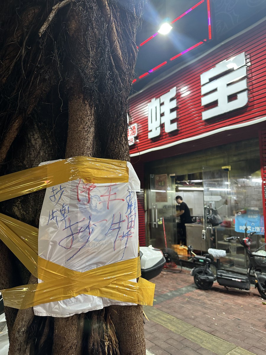 KitKitLam0750's tweet photo. 射两次的表姐夫，酒醒了又饿了，马上穿衣服带我去吃宵夜，这辈子都没试过对我这么好，估计以后还会继续下去，对不住了表姐，哈哈哈哈哈哈 https://t.co/b3KbMkrLit