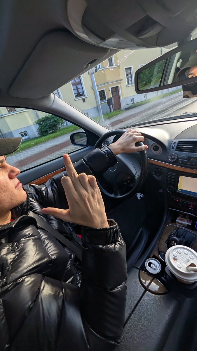 Dein Alltag ⏳ gehört dir. Dein Wille 🧠 gehört MIR. Schon Tribut gebracht 💸 oder wartest du auf ’ne Einladung ❓